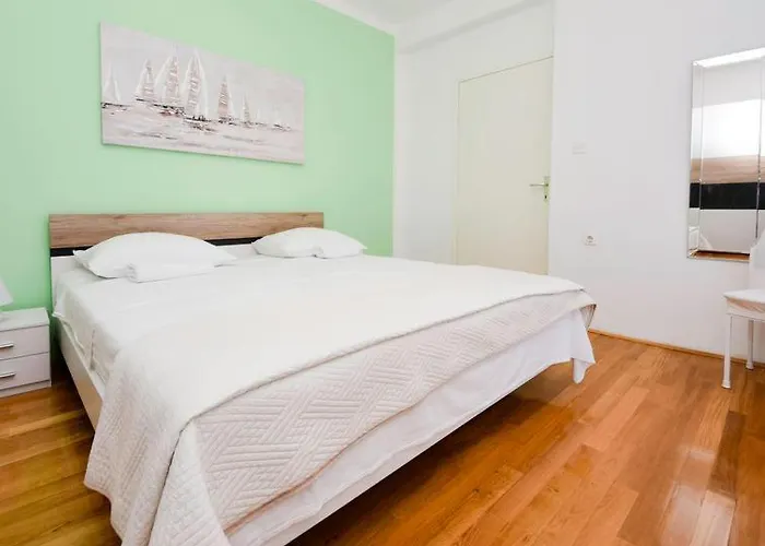 Mila Biograd Na Moru-polaca Villa