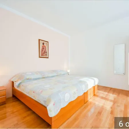 Mila Biograd Na Moru-polaca *